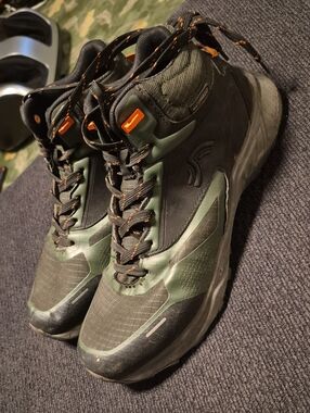 Men's High-Top Athletic Sneakers in Olive Green and Black